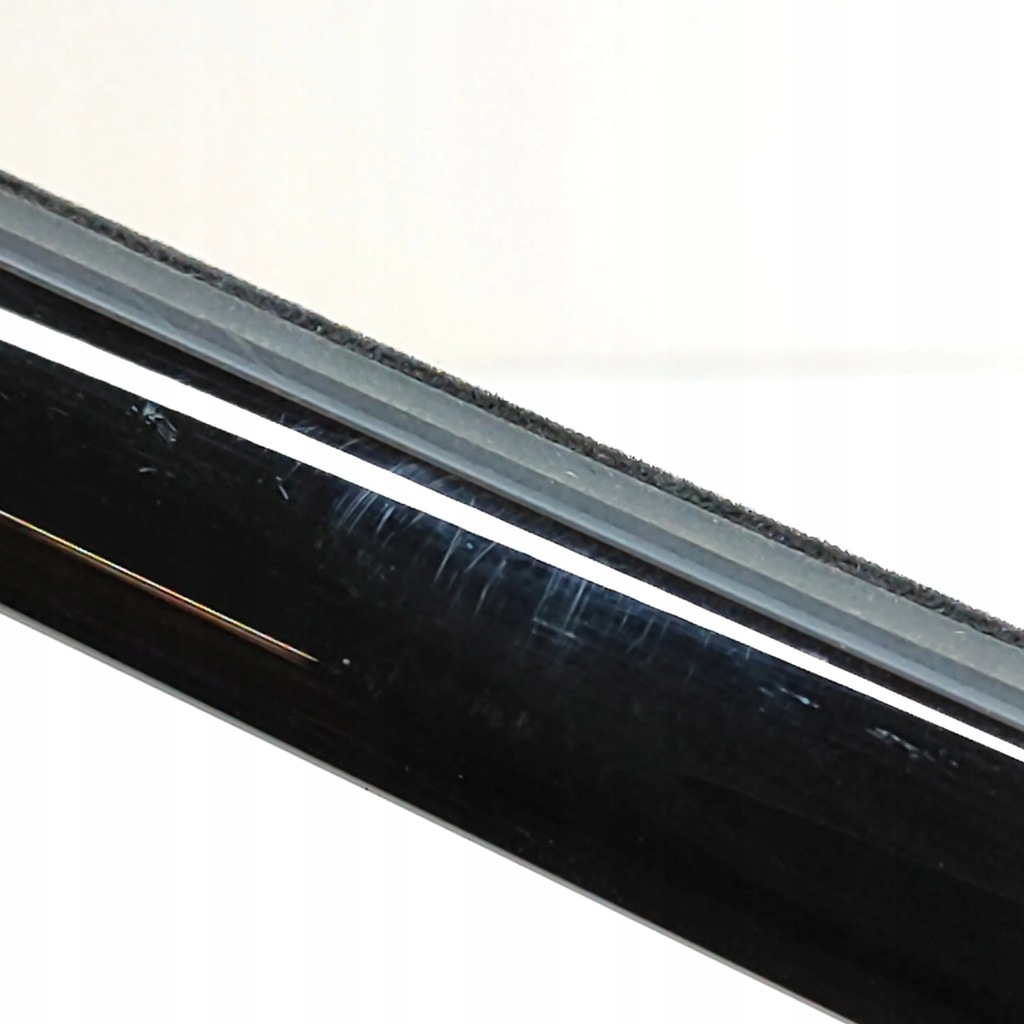 фото №5, Skoda enyaq iv 2022 левая сторона молдинг / прокладка стекло дверь