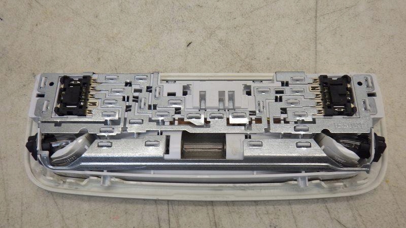 Лампа освітлення обшивки стелі mercedes w176 рестайлінг  лампа обшивки стелі w176 Зі Шроту