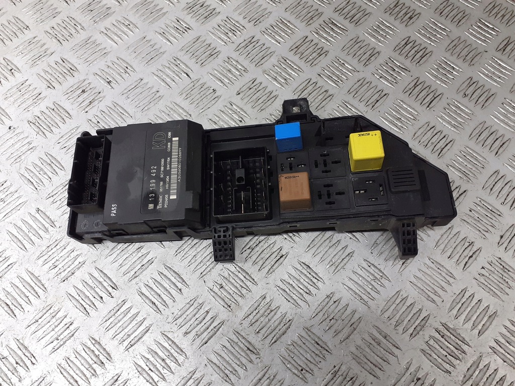 фото №1, Коробка предохранителей opel vectra c 13181983