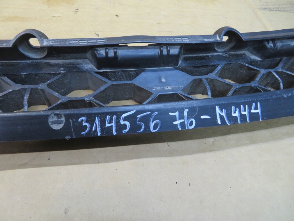 Volvo v60 ii 2.0d направляющая усилитель бампера задняя 31455676 Оригинал