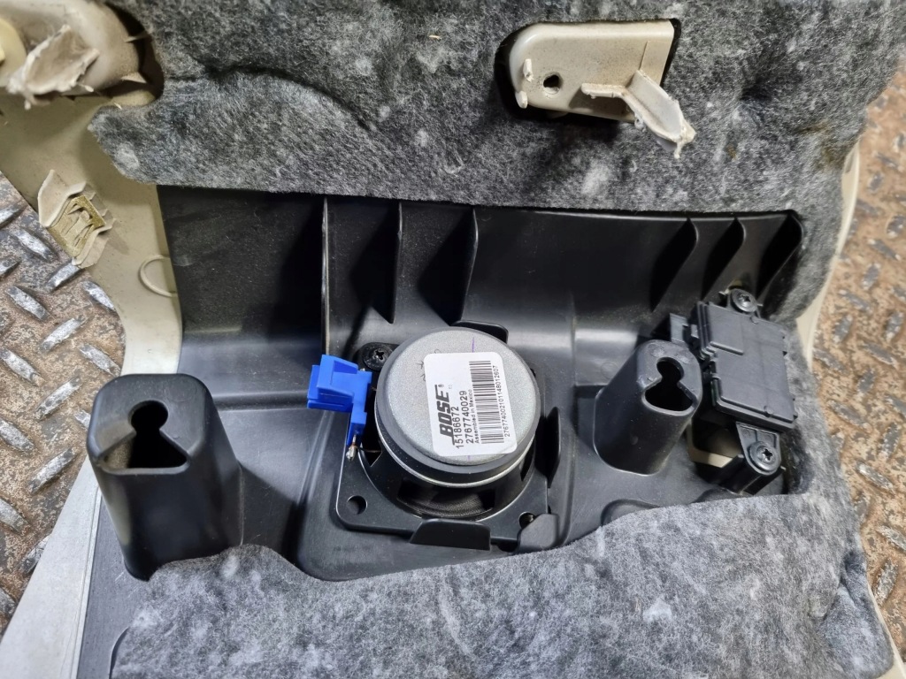 2007 cadillac escalade защита стойка c 15863077 с Разборки