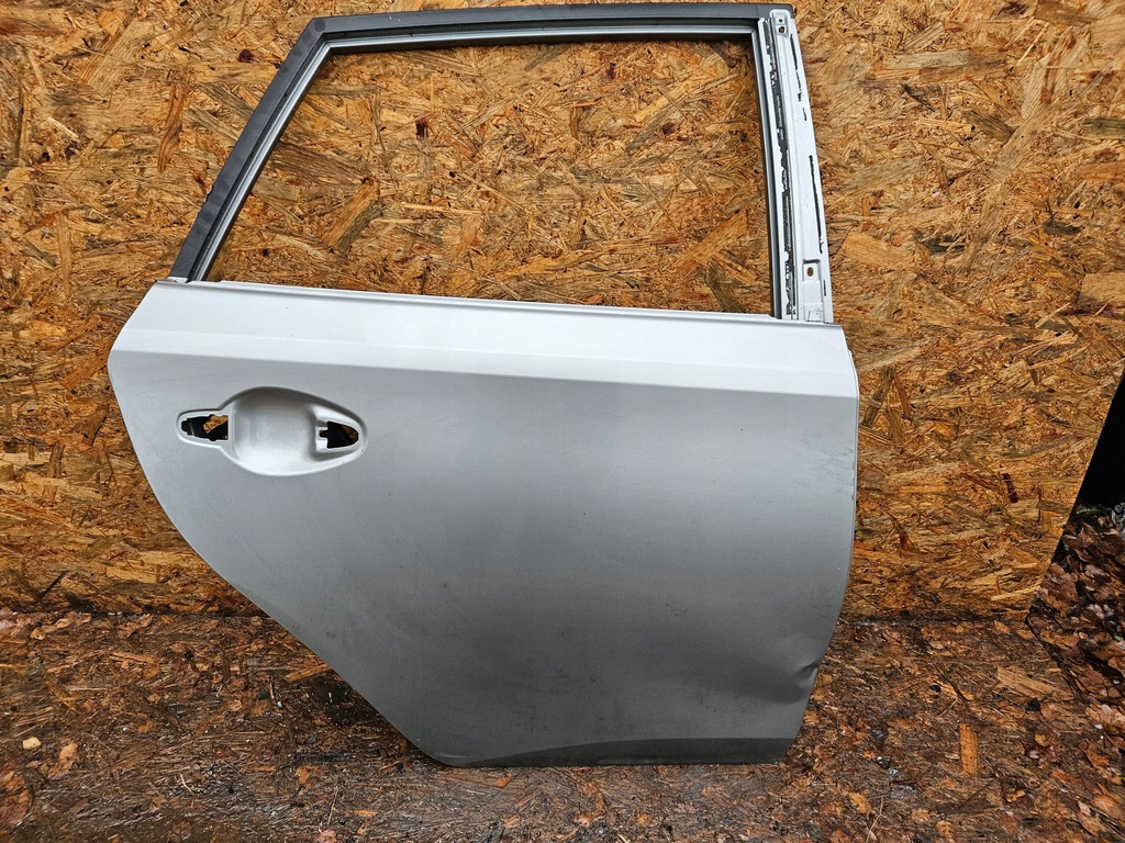 фото №1, Toyota auris ii hb дверь задняя задние правое