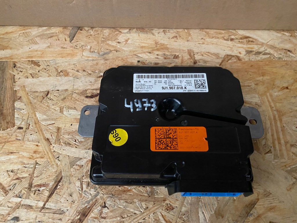 фото №1, Модуль услуг online porsche taycan 9j1907018k