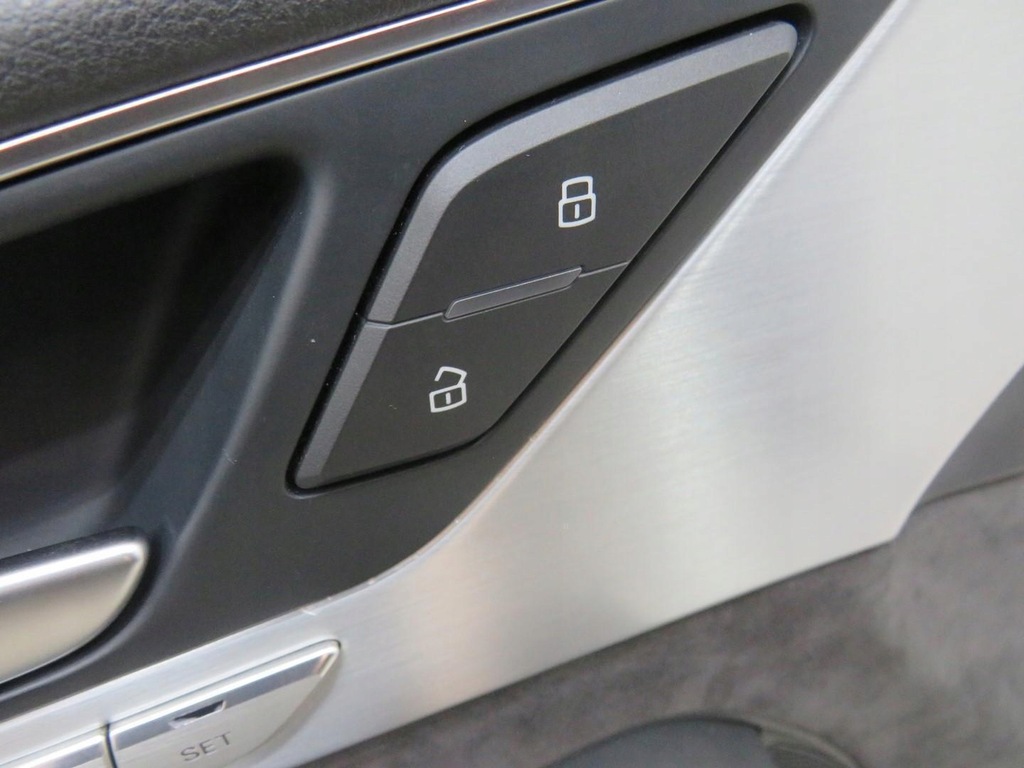 фото №4, Обшивка обивка дверь левый перед audi a8 d4