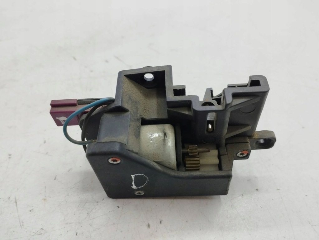 фото №5, Bmw 5 e60 e61 2006 правая сторона моторчик шторки безопасности стекло задний