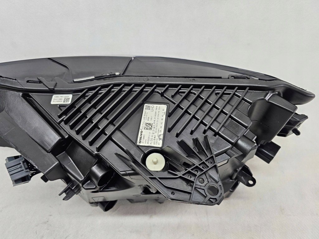 Volvo xc60 2 2017+ фара перед правый  full led европа 31108601 Киев