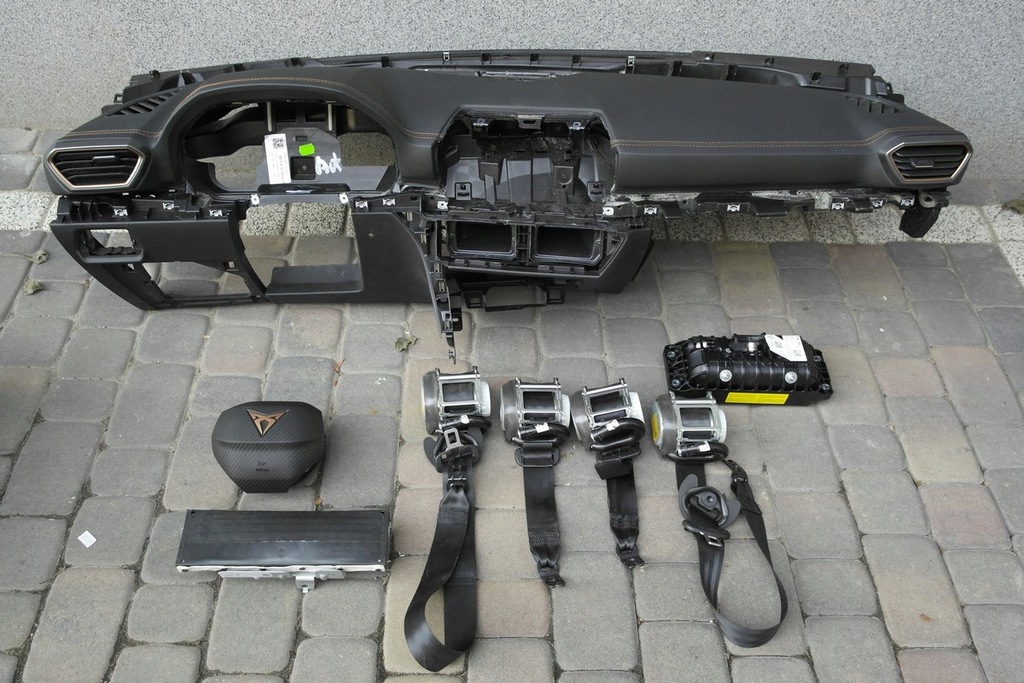 фото №1, Cupra formentor подушка безопасности ремни приборная панель консоль приборная панель pulpit полка pas