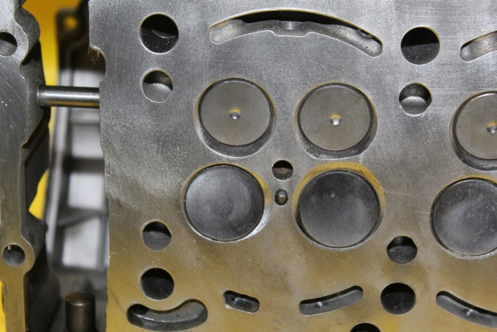 Головка mercedes w169 w245 2.0 cdi r6400162201 640.942 в Україні