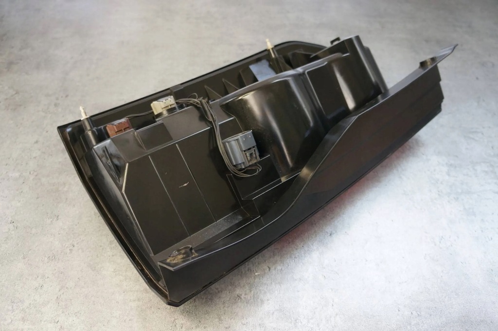 фото №7, Лампа правая правый задняя land rover discovery iv