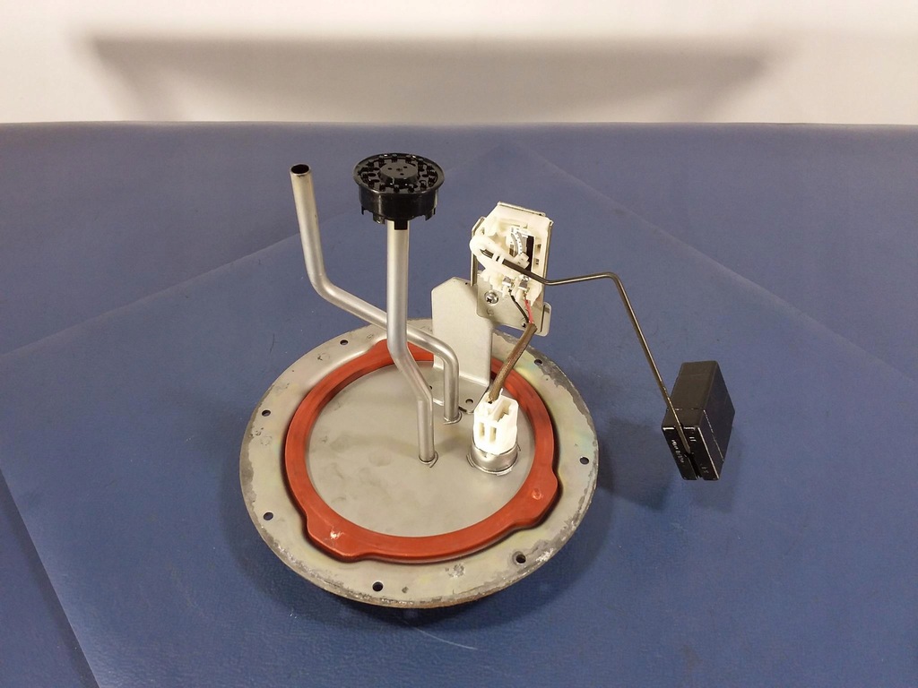 фото №6, Mazda 5 ii cw 1.6d датчик уровня топлива поплавок