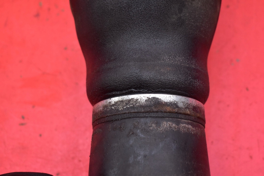 Купити Подушка пневматична правий задній 37126766667-02 bmw e61 2.0 d 163 km 03-07