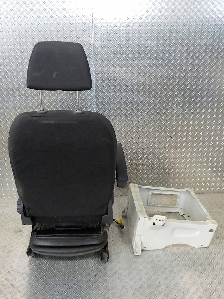 фото №5, Sprinter 907 19- сиденье заднее сиденье водителя