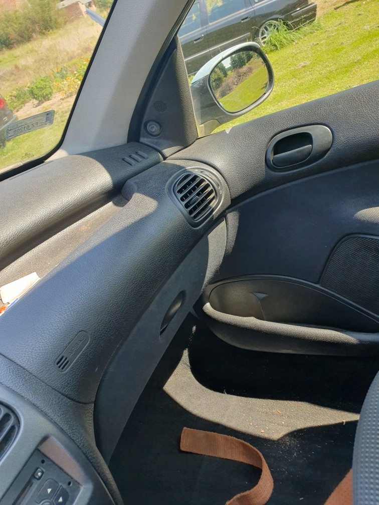 фото №10, Кришка бардачка пасажира peugeot 206 2002 r 3d 1.1 60 km eylc chb версія 3d