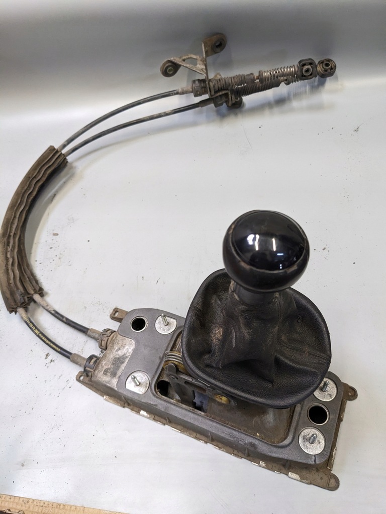 фото №1, Домкрат переключения передач vw golf 5 1k0711061a