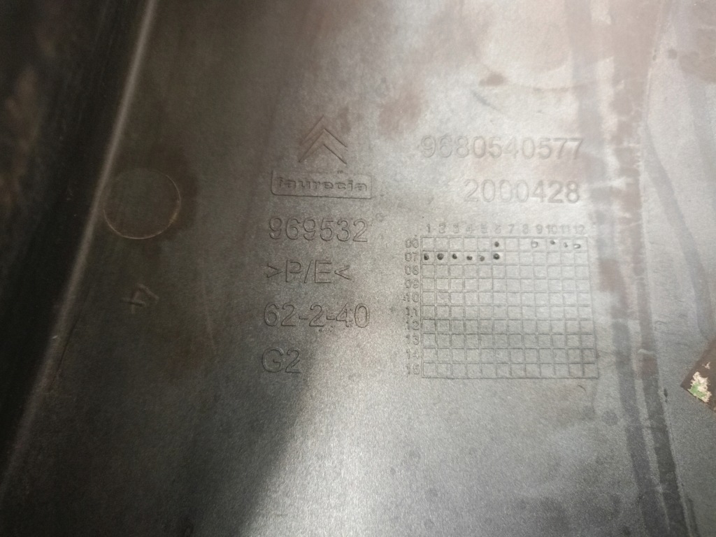 Уголок накладка бампера задний  левый 9680540577 citroen c4 picasso Оригинал