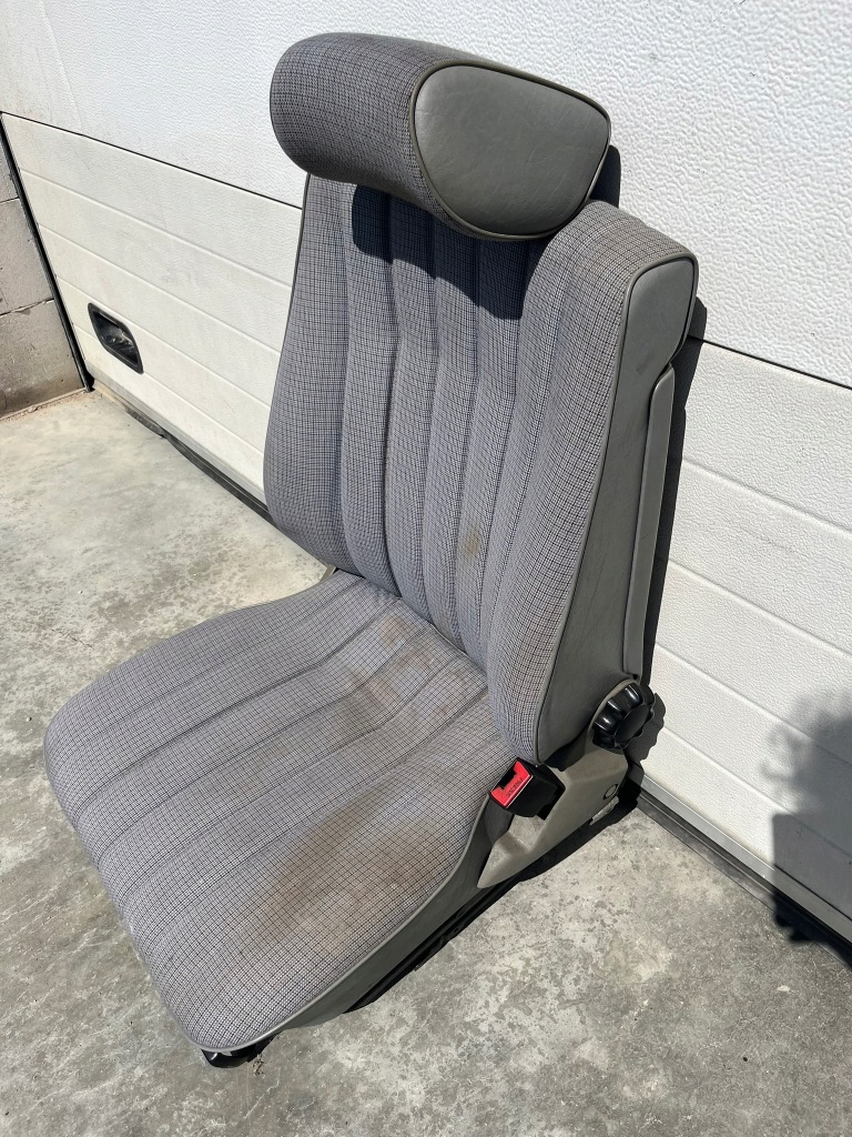 Сиденье правая  пассажира сиденье mercedes w201 190 190e 190d Цена