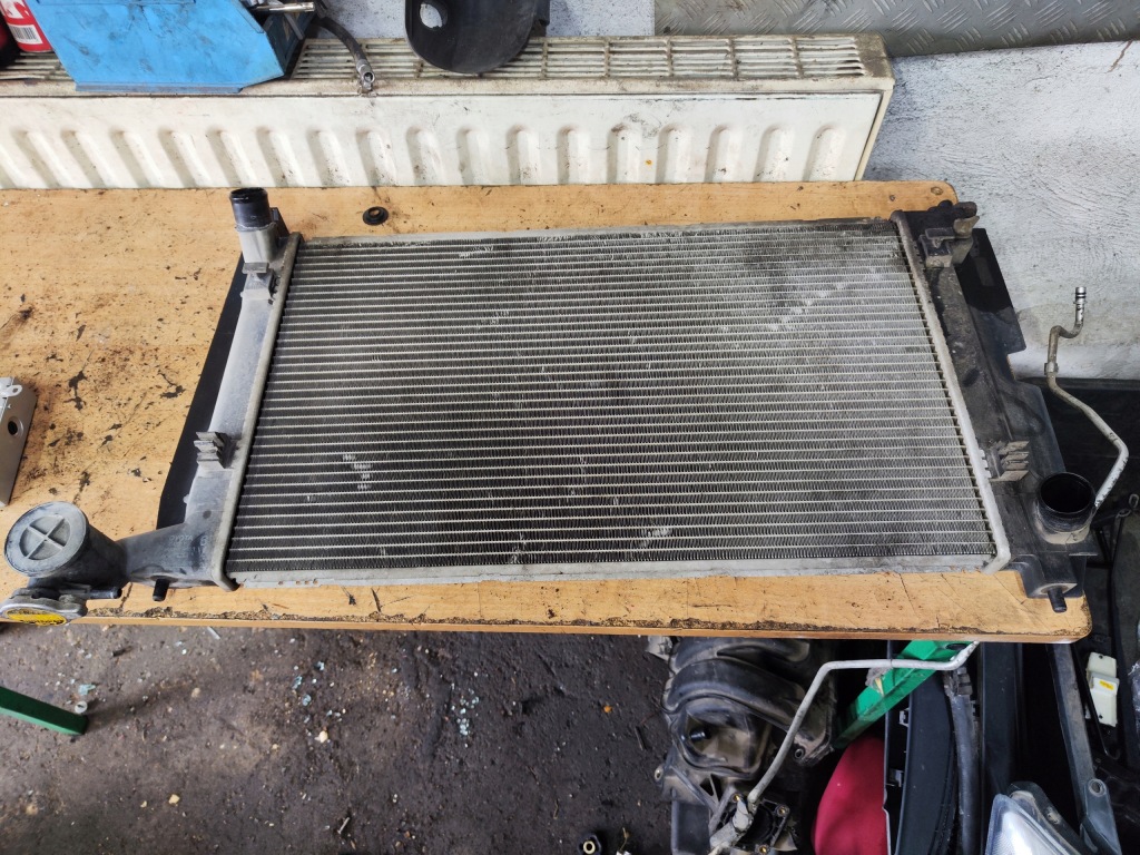 Купить Toyota avensis t25 1.6 16v радиатор воды