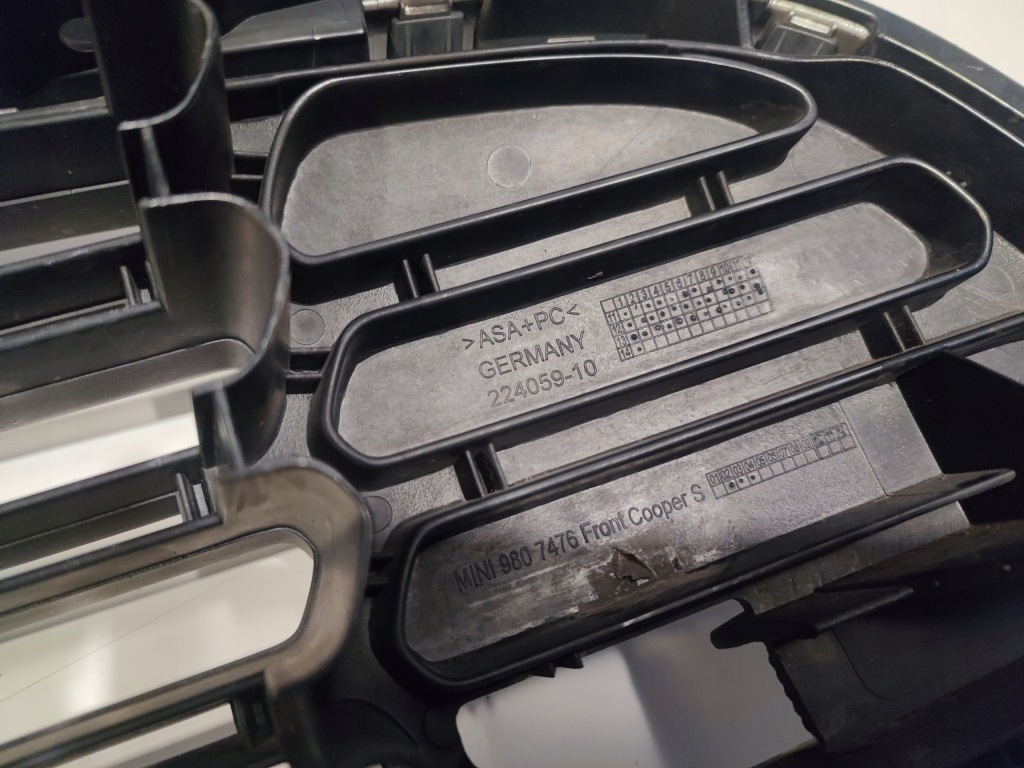 Решітка  решітка радіатора решітка радіатора mini countryman r60 22405910 9807476 Доставка