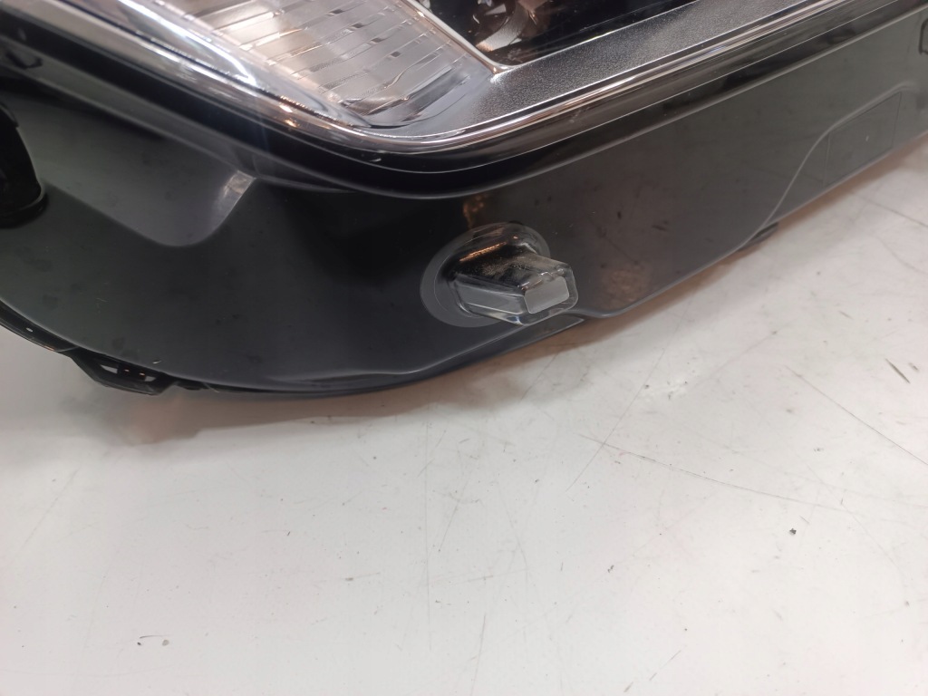 Volvo xc90 2 рестайлинг  22- фара full led правый перед 32404714 америка в Украине