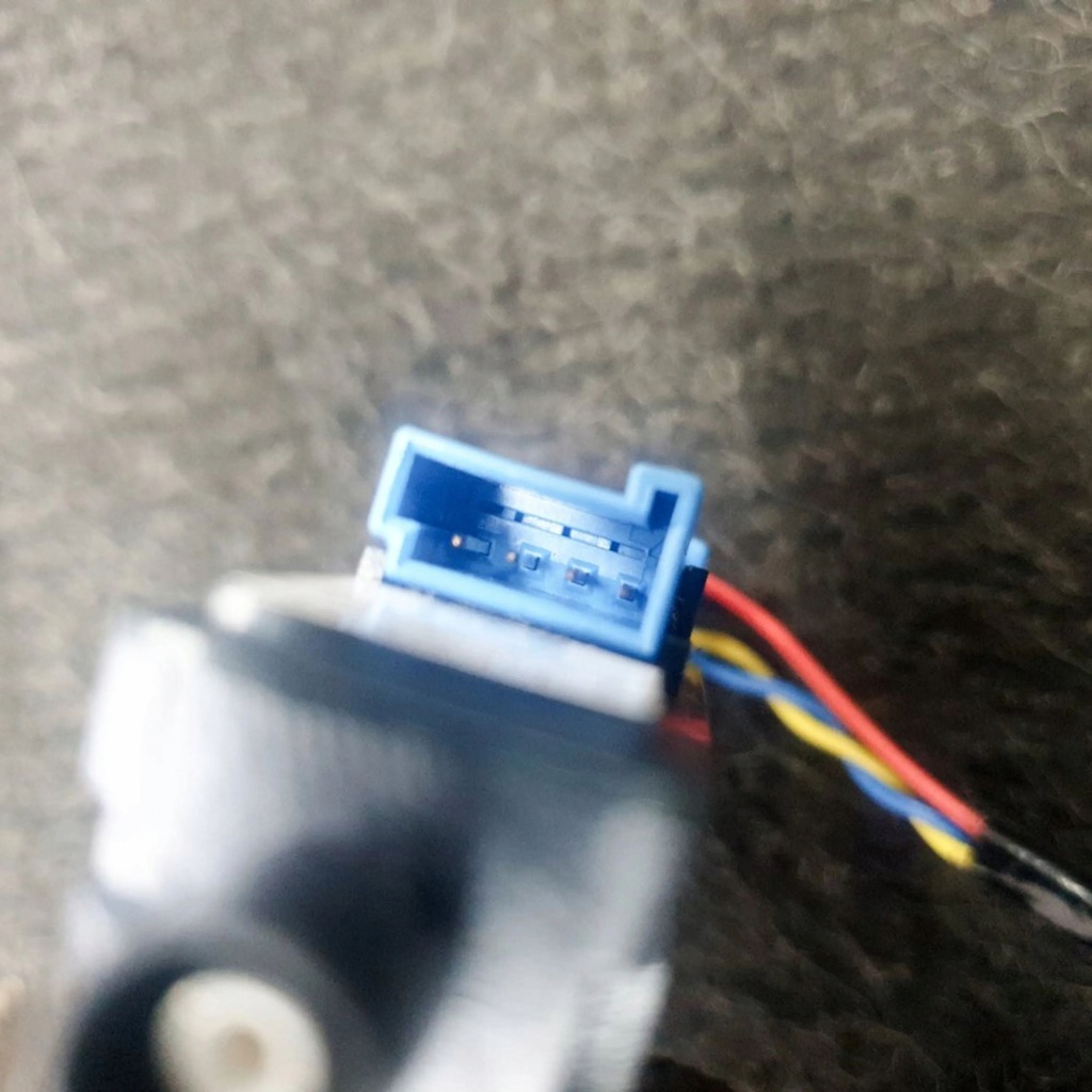 Tesla model 3 2018 правая сторона камера на крыле боковой Недорого