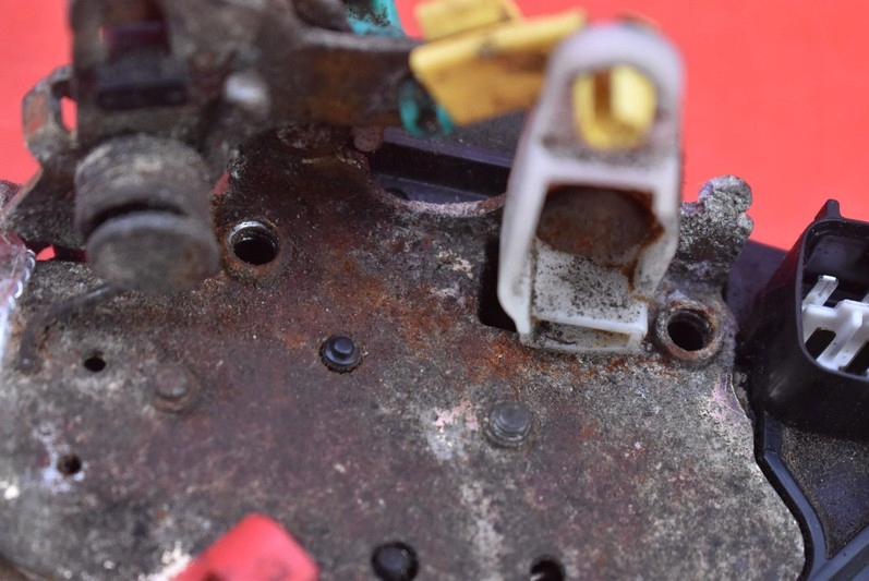 фото №6, Замок дверь левый задняя задний dodge magnum 03-08