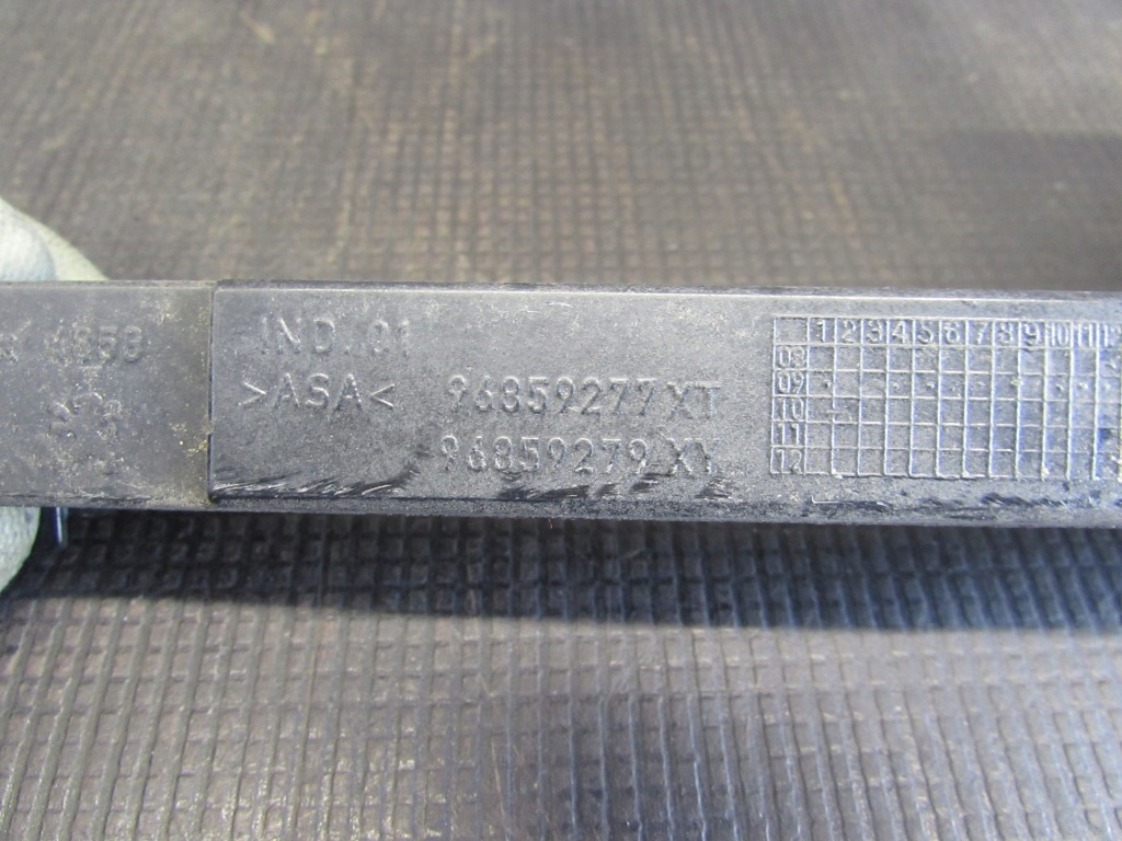 фото №10, Молдинг порог правый перед 96859277 peugeot 3008 i 09-13r