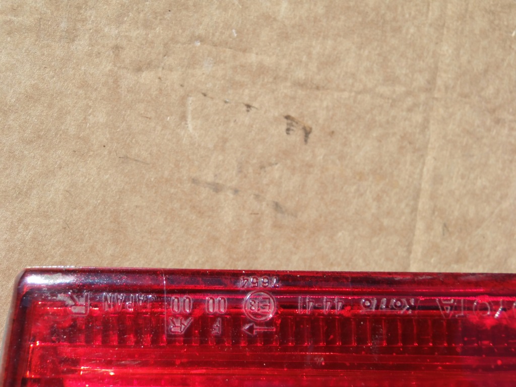 фото №14, Лампа крышки багажника правый задняя toyota avensis verso 01-03r 7654