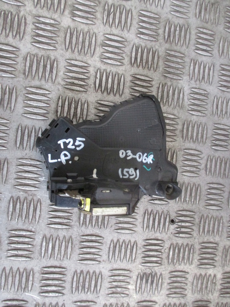 фото №3, Замок левый перед toyota avensis t25 03-06