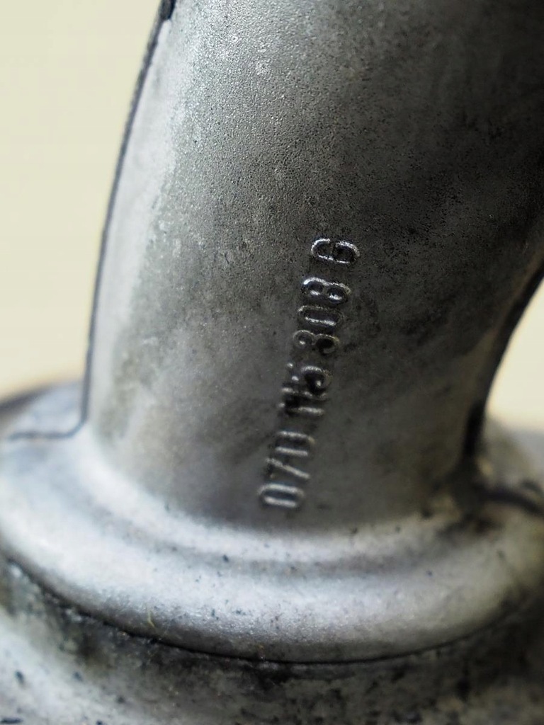 фото №8, Крышка клапанов левая a8 d3 6.0 bht 07c103475ag