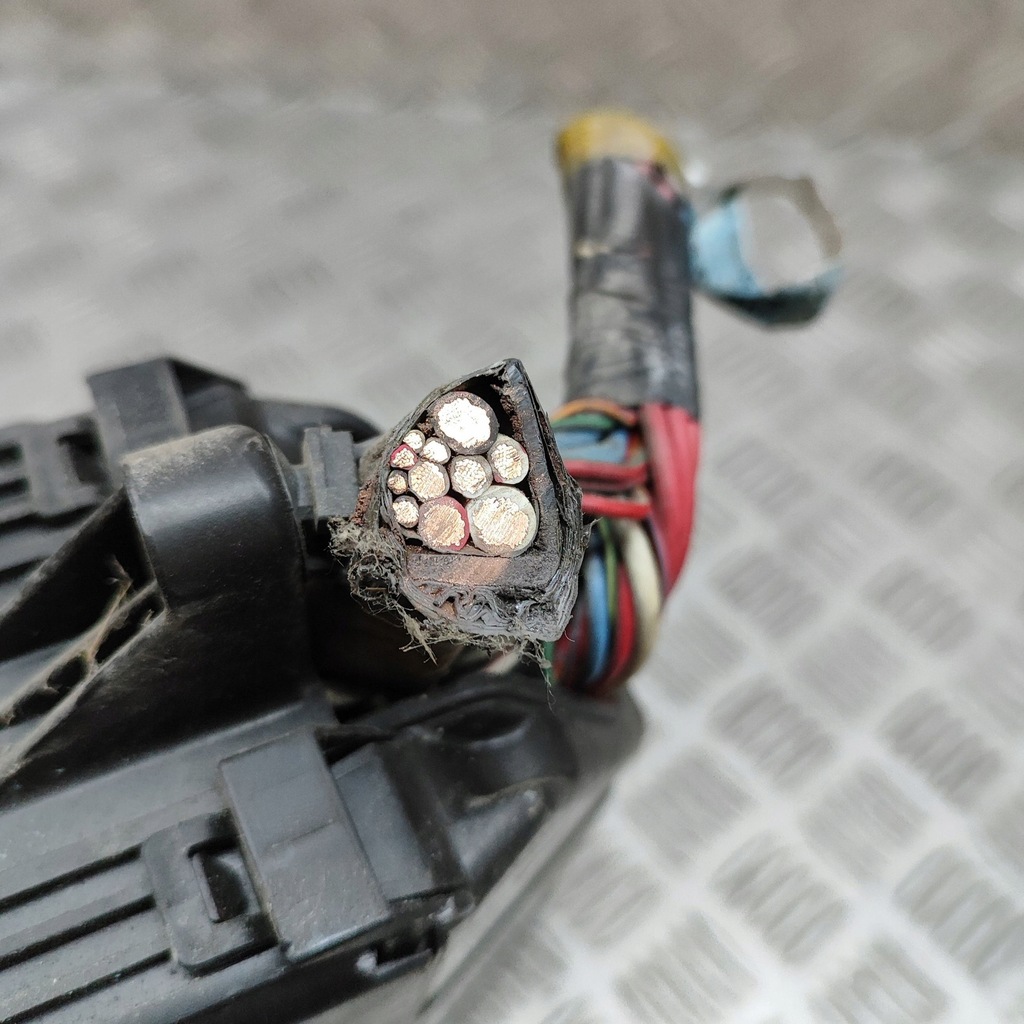 фото №7, Toyota previa xr30, xr40 ii 2003 коробка предохранителей / комплект