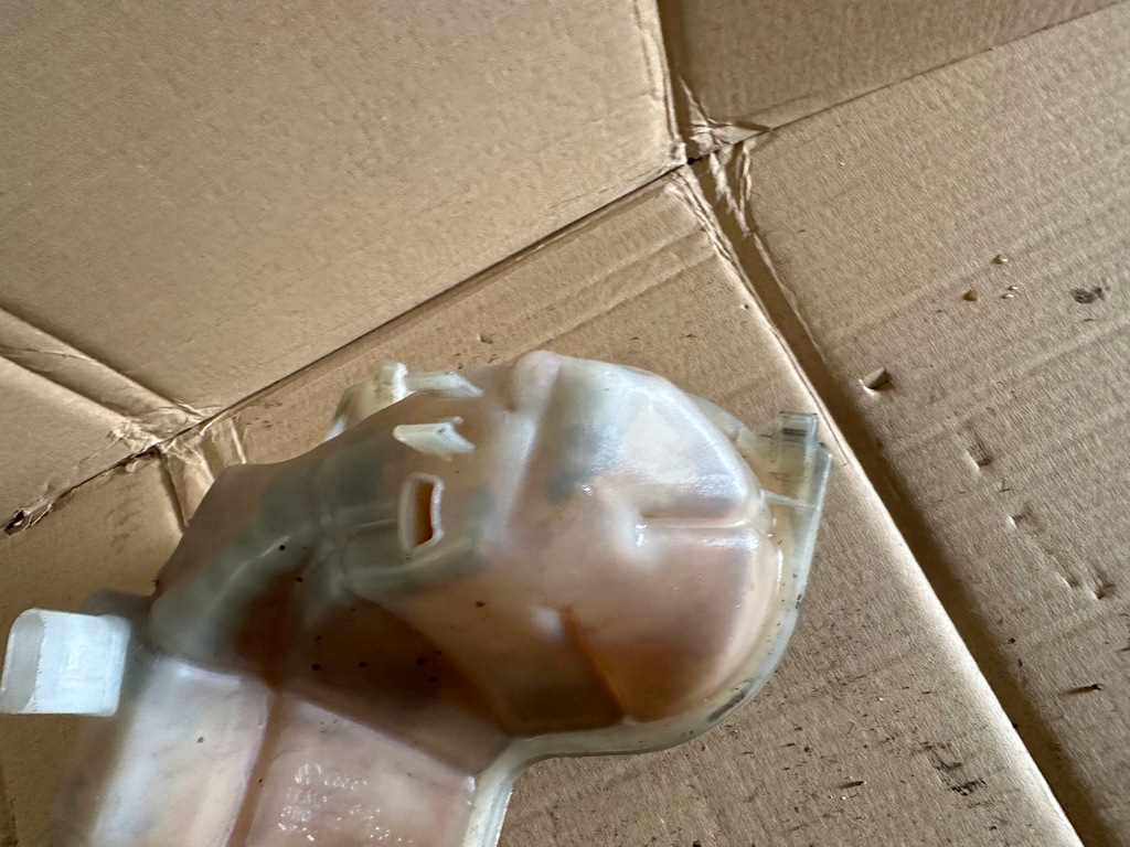 фото №10, Бачок расширительный audi a4 b7 8e0121403