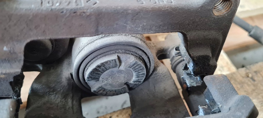 фото №9, A6 c8 4k суппорт тормозной левый задняя задний 2.0 tdi 4k0405q a7 4k