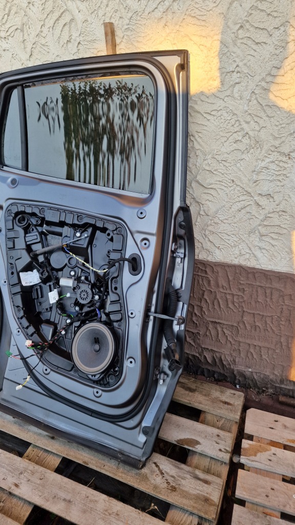 Двері ліва лівий задній mercedes eqa gla h243 kod 662 повний amg Зі Шроту