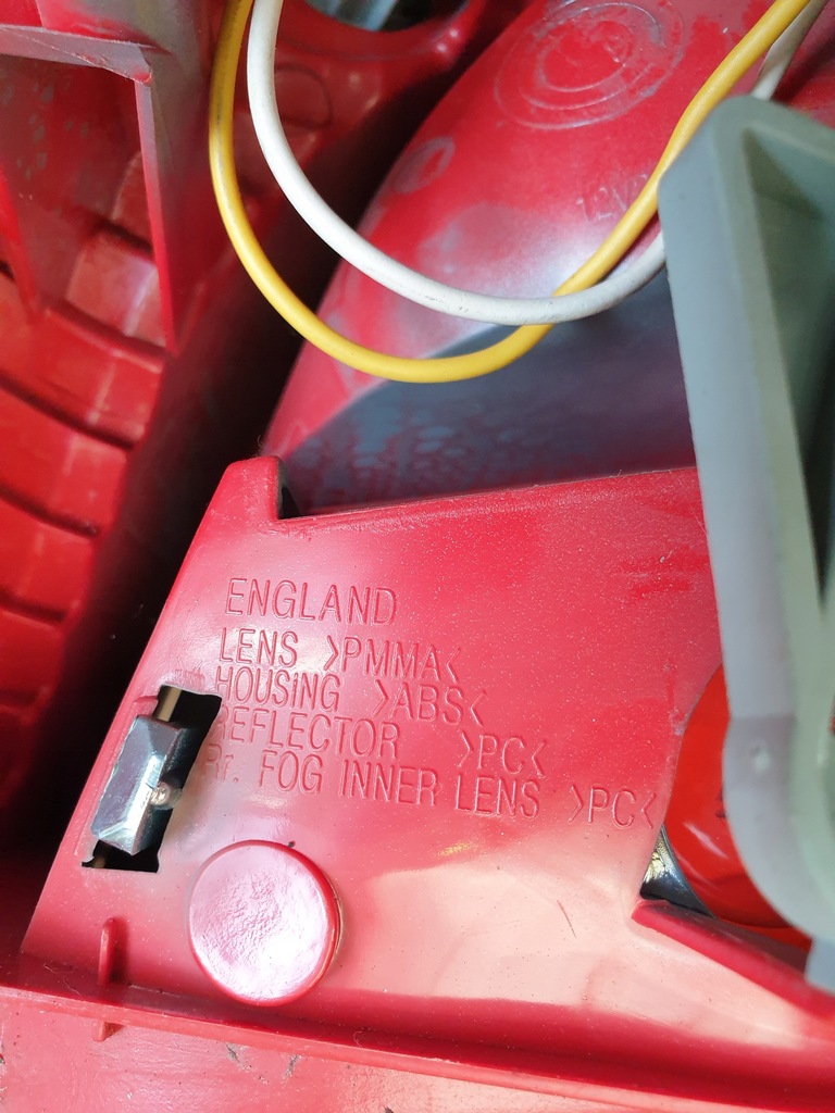 фото №10, Лампа левый задняя задняя комплектная вкладыш toyota yaris ii оригинальный номер europa