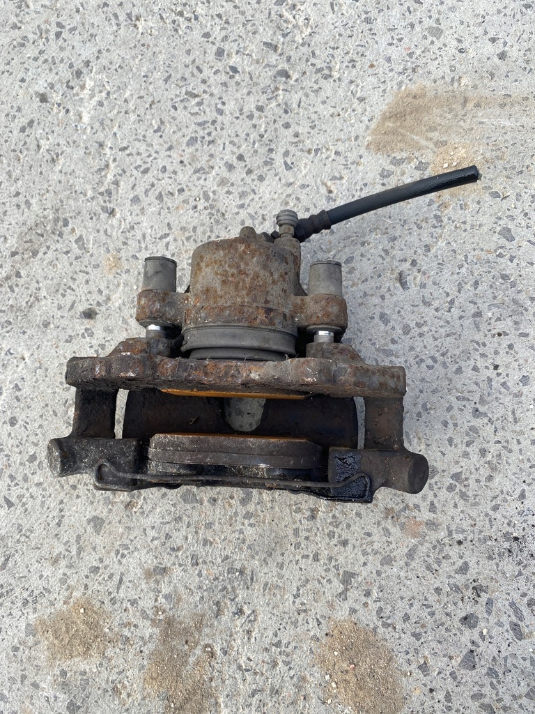 фото №3, Mazda 5 суппорт правый передний