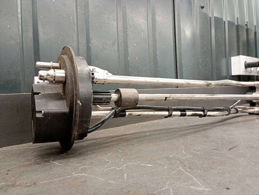 A0175425917 маслоприёмник датчик уровня adblue mercedes actros mp4 Киев