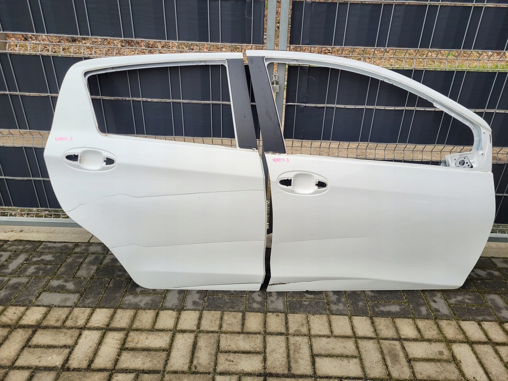 фото №1, Toyota yaris iii - дверь правый задняя