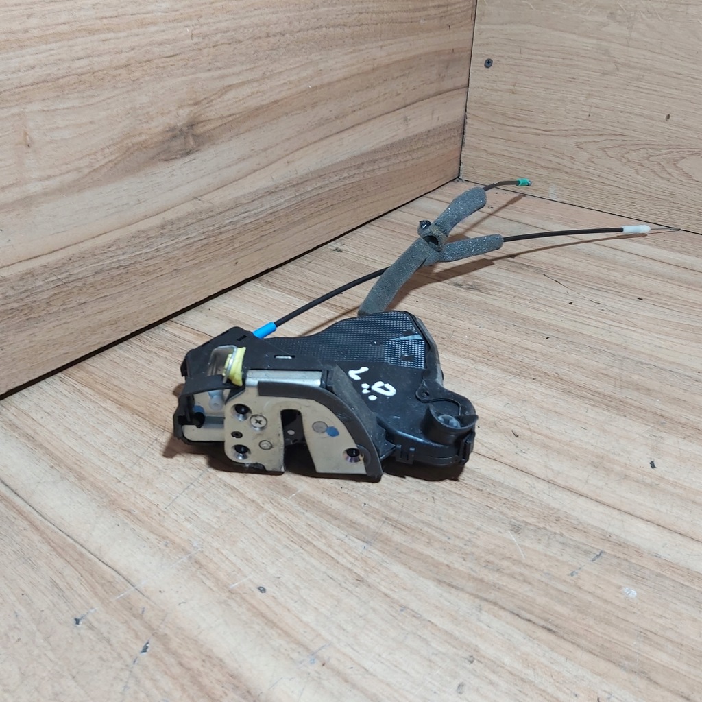 фото №1, Замок левый перед corolla verso ii