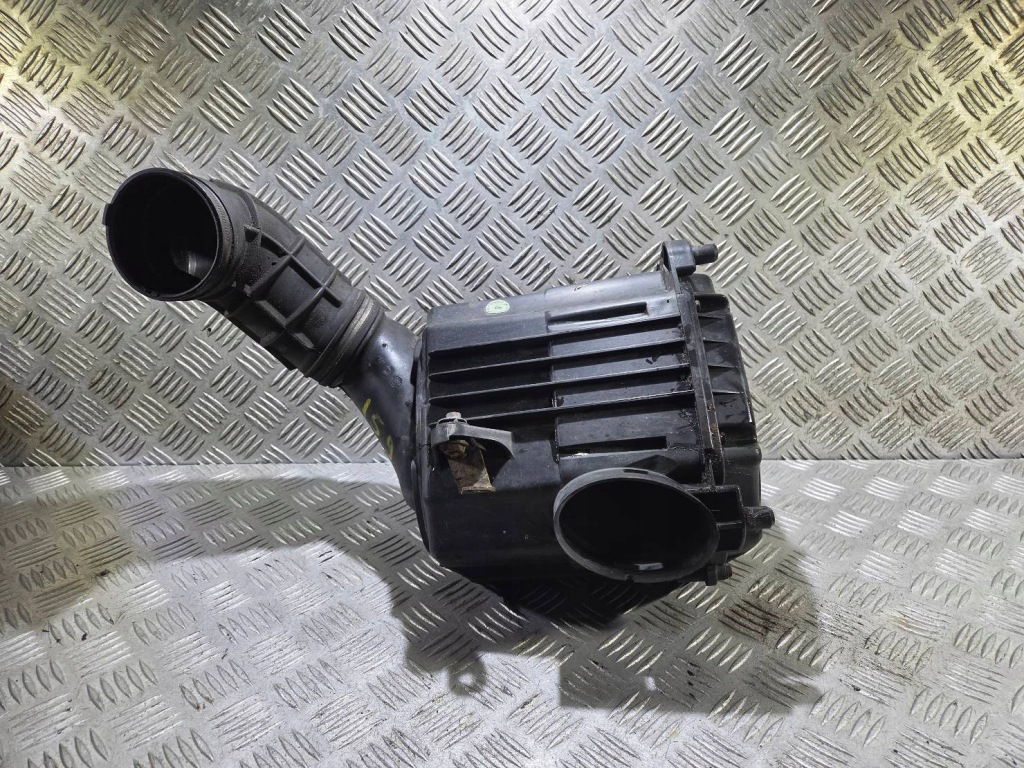 Купити Корпус фільтра повітря до alfa romeo 159 55193133