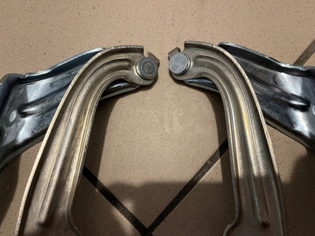 фото №14, Петля капот передней skoda octavia iii 2013-2020