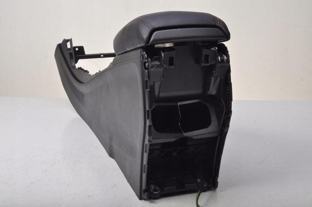 фото №10, Mercedes x117 w117 туннель средний подлокотник