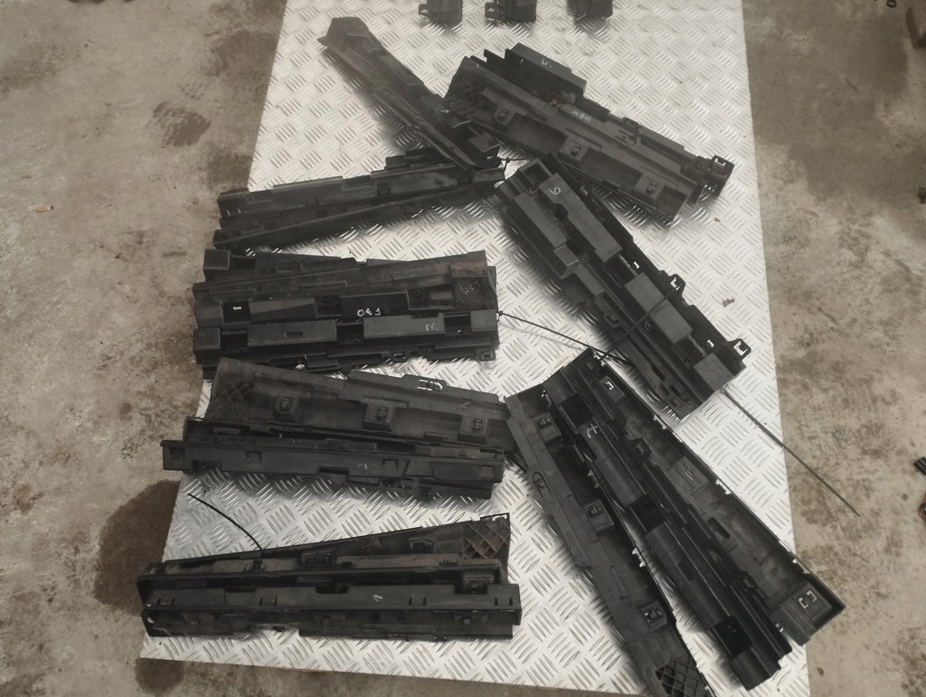 фото №7, Bmw f30 f31 напрямна кронштейн кронштейн правий 7256920 7256918 7256916