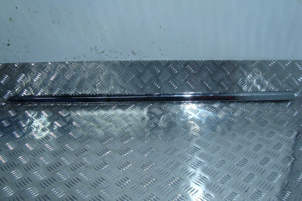 фото №1, Молдинг дверь левый перед хром toyota prius iii 09- poznań