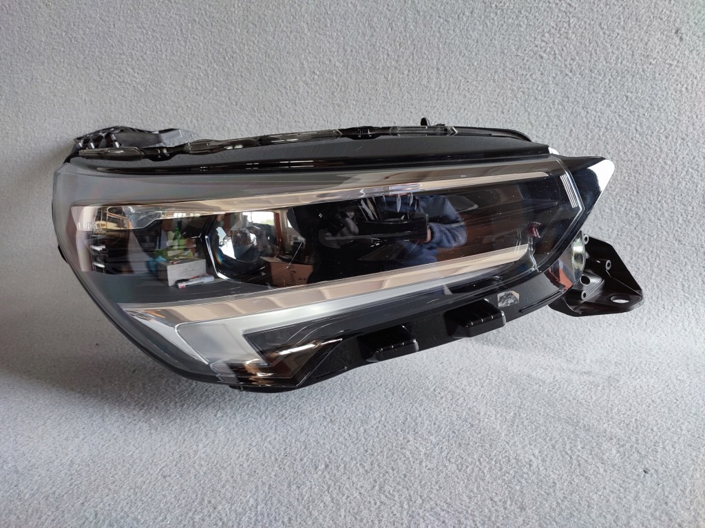 фото №1, Opel corsa f права лампа full led 39162654