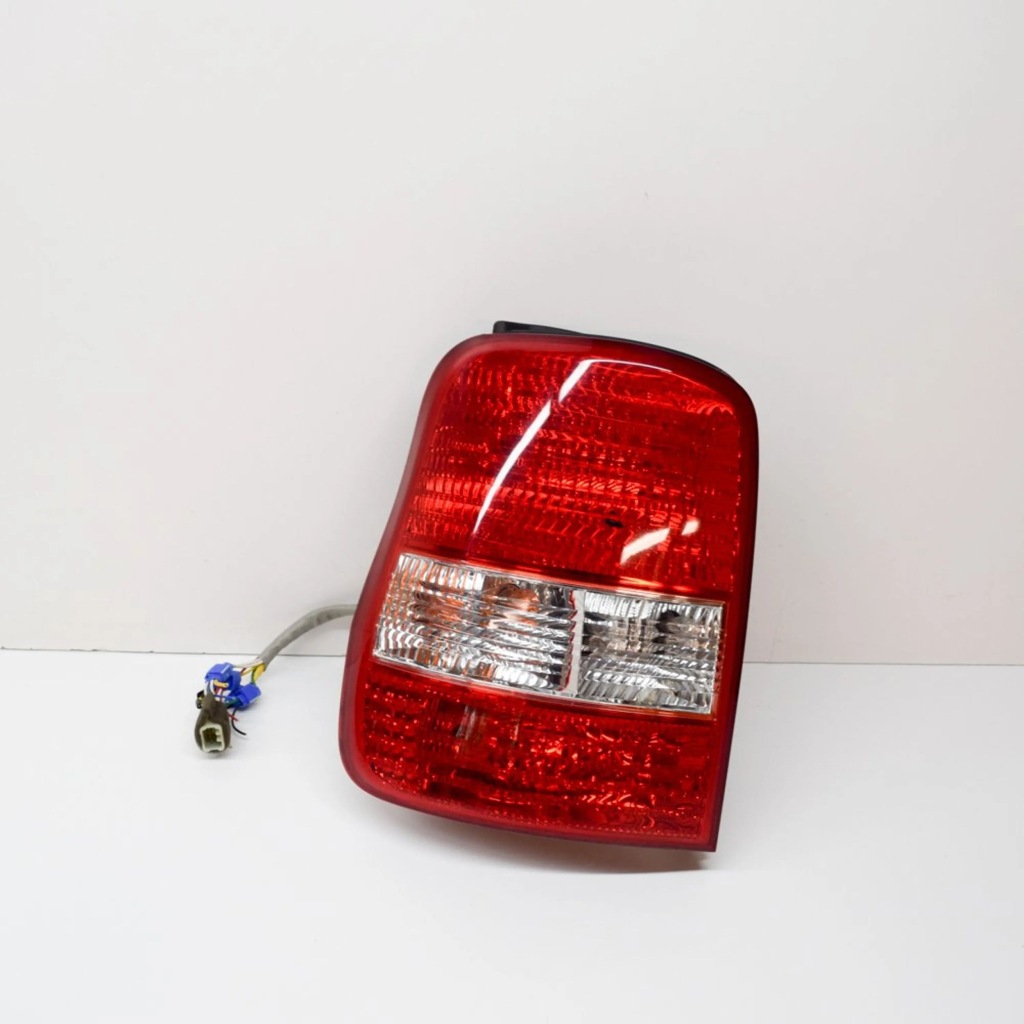 фото №1, Kia carnival 2004 ліва сторона лампа задня