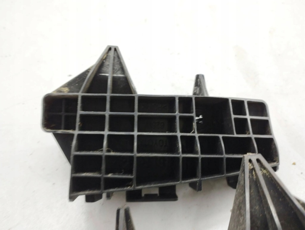 Toyota avensis t270 напрямна бампера заднього 2015 5256305060 Зі Шроту