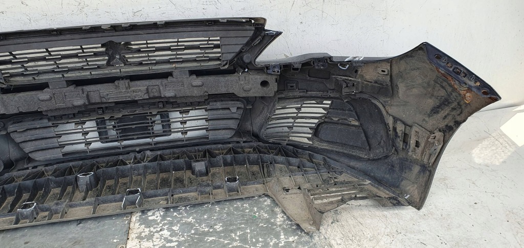 Peugeot 308 t9 рестайлінг  бампер перед передній в Україні