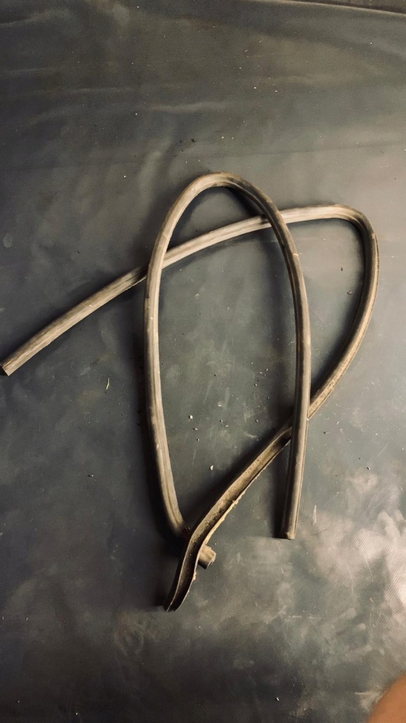 Купить Mercedes w116 sedan прокладка крышки багажника задний