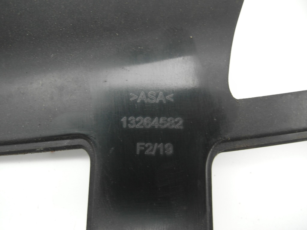 Opel astra j iv 4 gtc рестайлинг  bdb решётка радиатора решётка радиатора 13264582 nr72 Цена