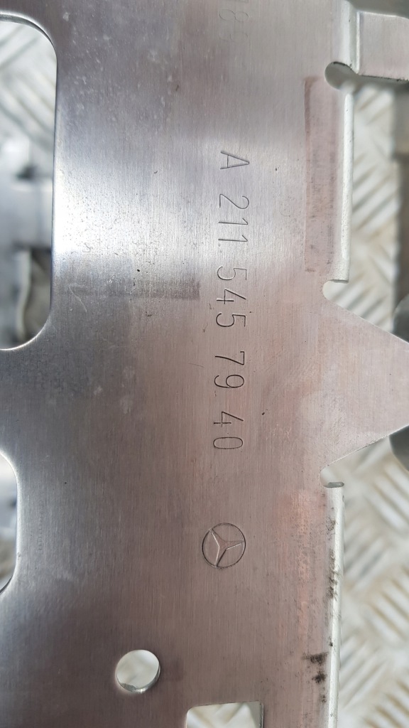 фото №4, Mercedes w211 рамка каркас радио a2115457940